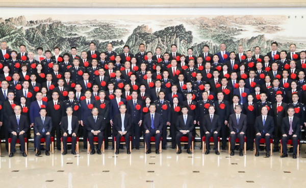 习近平会见全国扫黑除恶专项斗争总结表彰大会代表 王沪宁赵乐际参加会见