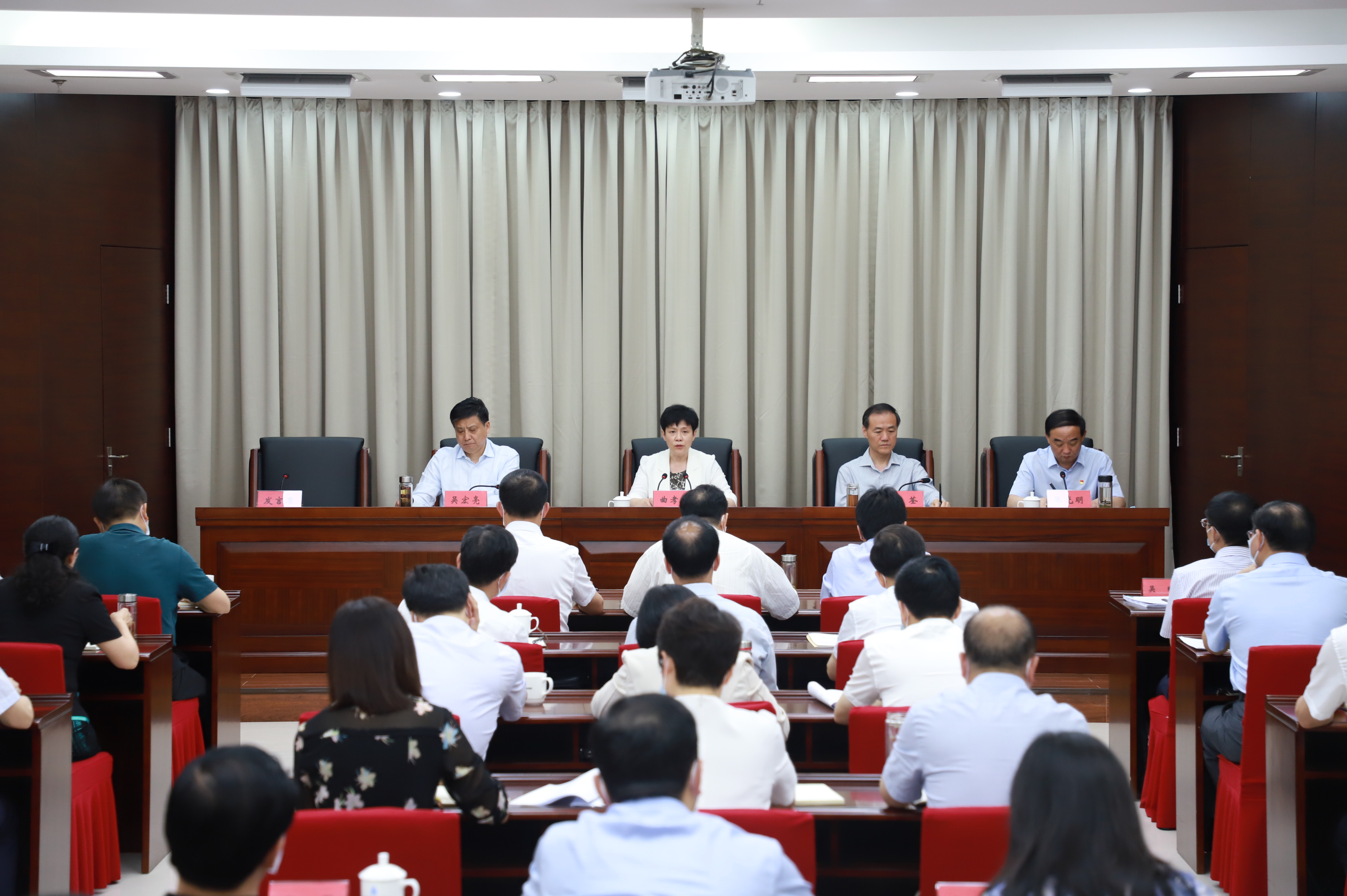 河南省纪委监委召开全省政法队伍教育整顿监督执纪执法工作推进会议<br>曲孝丽主持会议并讲话